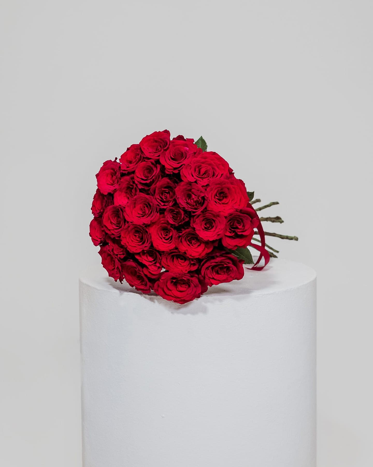 25 Red Roses: Classic Love